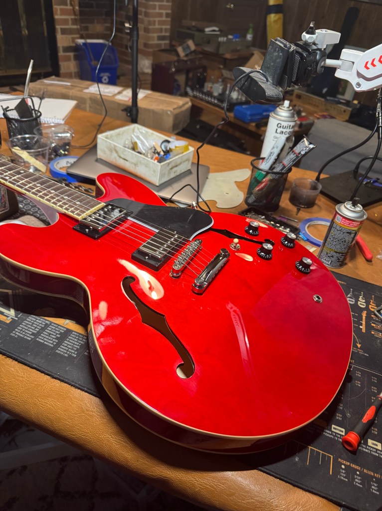 Gibson ES 335 Hollow-body setup.