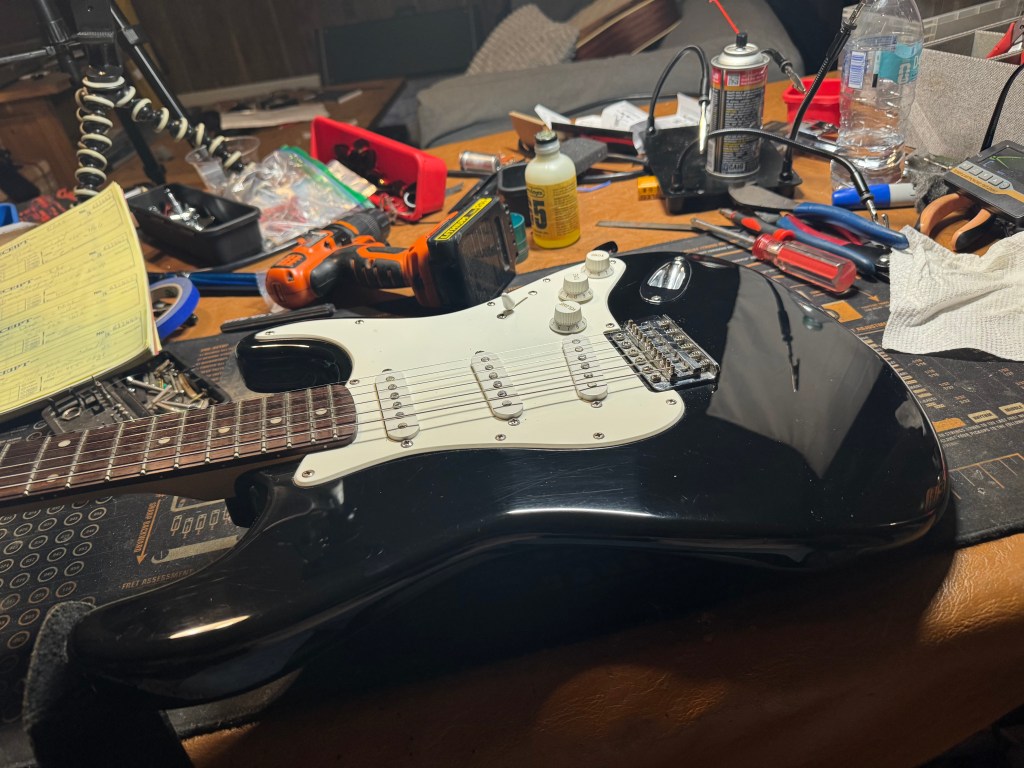 Black stratocaster setup and new strings.